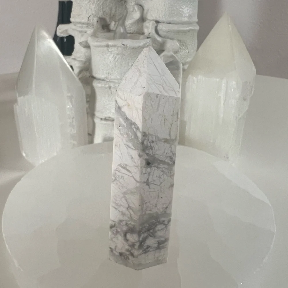 Howlite point tower - Picture 2 of 4